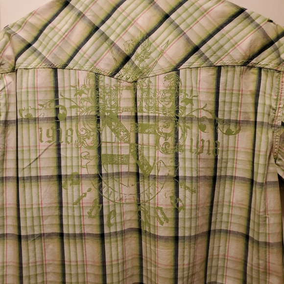 Mens Casual Plaid Button Down Shirt. - Picture 3 of 3